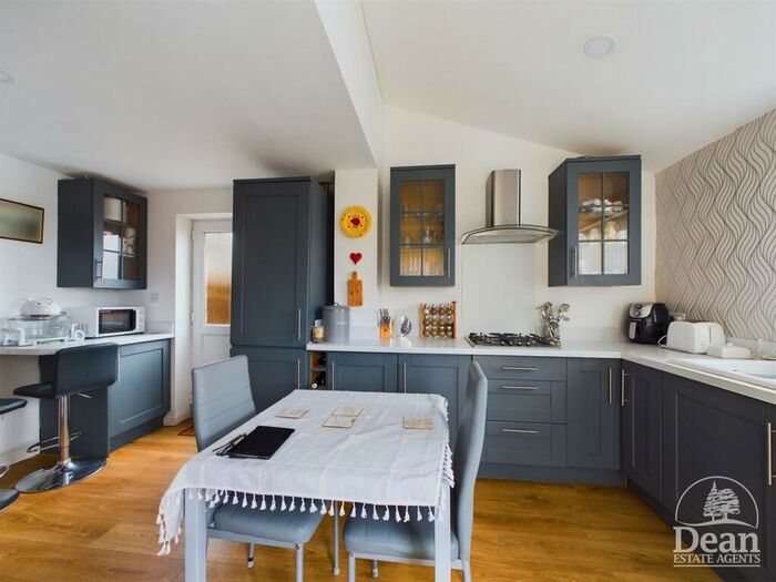 3 Bedroom Detached House For Sale In Dockham Road, Cinderford, GL14