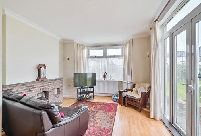 3 Bedroom Link Detached House For Sale In Church Lane, Kingsbury, London, NW9