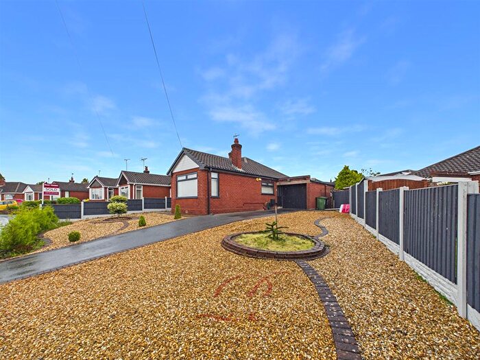 2 Bedroom Semi-Detached Bungalow For Sale In Osborne Close, Wrexham, LL11