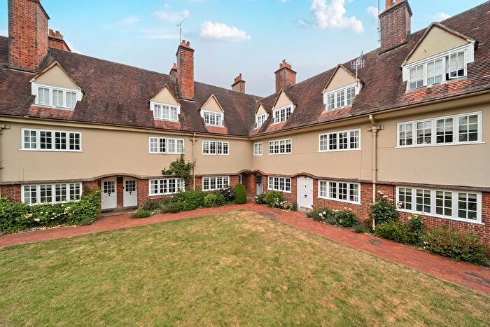 4 Bedroom Terraced House For Sale In The Court, Bury Fields, Guildford, GU2