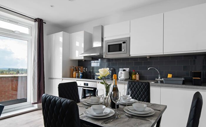 2 Bedroom Flat To Rent In Rickfords Hill, Aylesbury, HP20