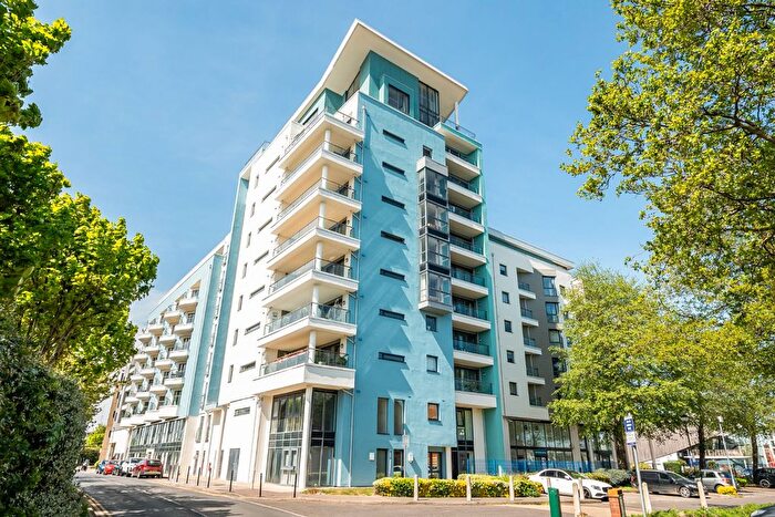 2 Bedroom Flat For Sale In Ocean Way, Southampton, Hampshire, SO14