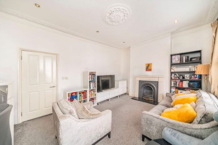 2 Bedroom Flat For Sale In Lower Richmond Road, Putney, SW15
