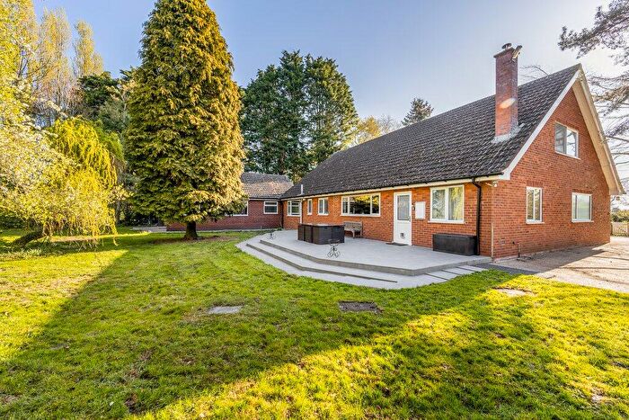 5 Bedroom Bungalow For Sale In Hives Lane, North Scarle, Lincolnshire, LN6