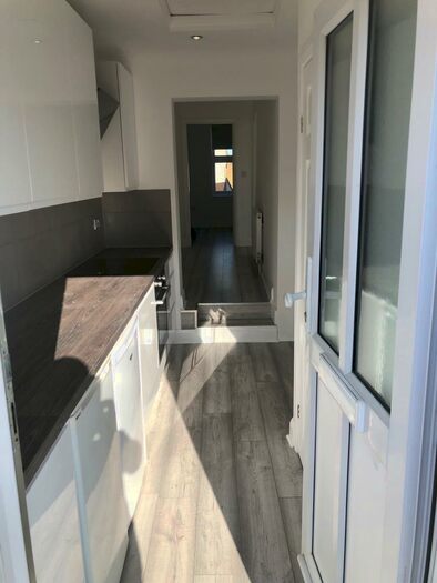 1 Bedroom Flat To Rent In Browning Road, Enfield, EN2