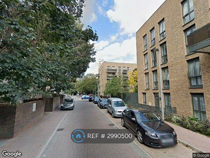 2 Bedroom Flat To Rent In Couzens House, London, E3