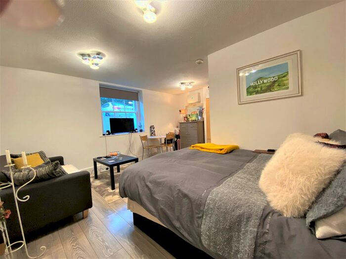 Studio To Rent In Portsmouth Road, Esher, KT10