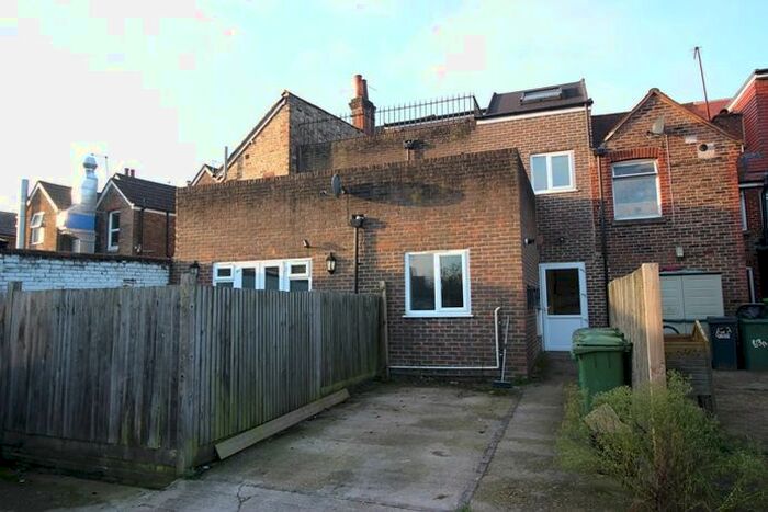 2 Bedroom Flat To Rent In Nutfield Road, Merstham, RH1