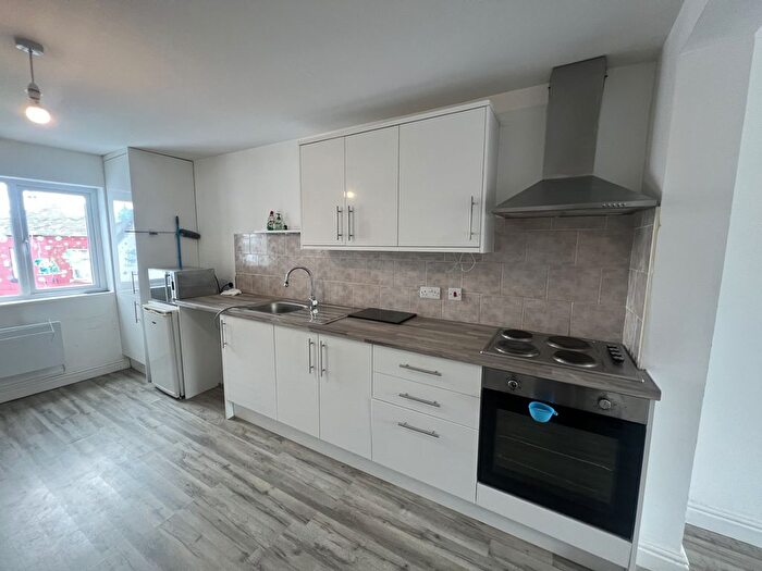 1 Bedroom Flat To Rent In Flat Hyde Road, Manchester, M18