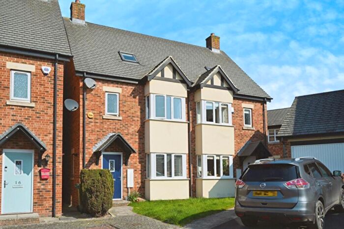 4 Bedroom Semi Detached House For Sale In Alva Close, Guiseley, Leeds, LS20