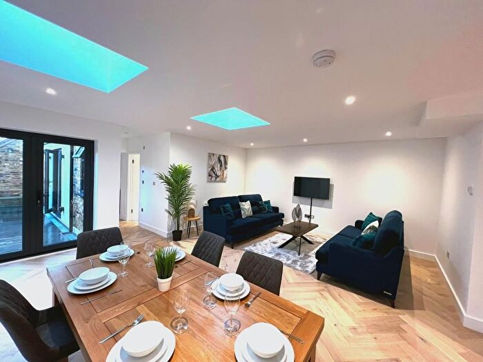 2 Bedroom Flat To Rent In South Street, Isleworth, TW7