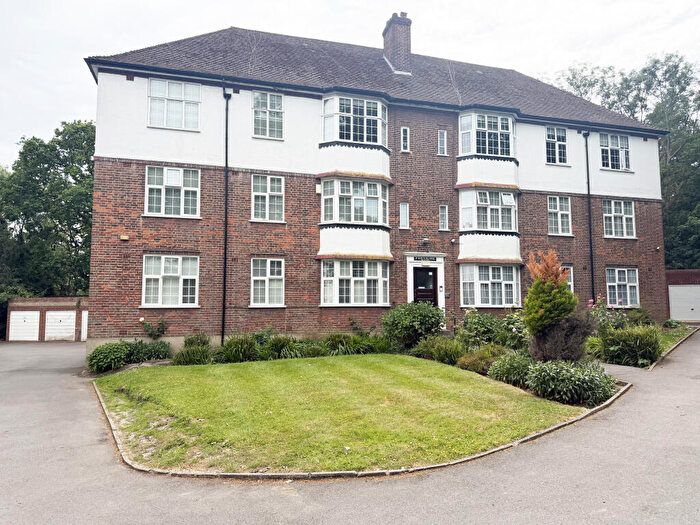 3 Bedroom Apartment For Sale In Fernside Court, Holders Hill Road, London, NW4