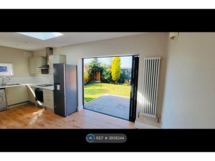 3 Bedroom Bungalow To Rent In Hopfield Road, Moreton, CH46