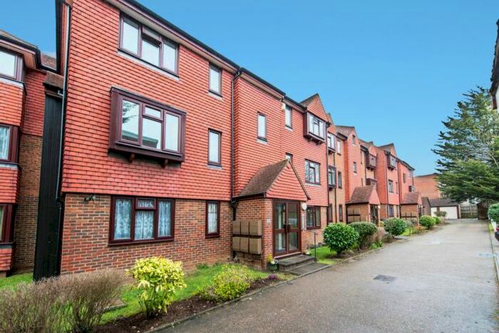 2 Bedroom Flat To Rent In Holmwood Gardens, Wallington, Surrey, SM6