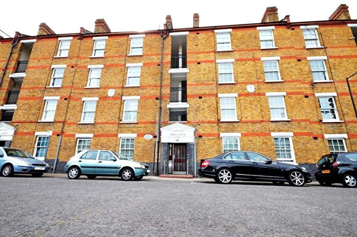 3 Bedroom Maisonette To Rent In Hardinge Street, E1