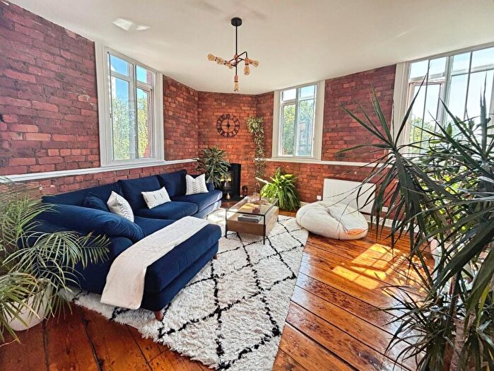 2 Bedroom Apartment To Rent In Chester Road, Old Trafford, M16