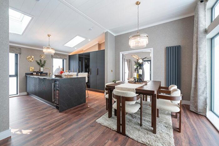 2 Bedroom Park Home For Sale In Newport, Isle Of Wight, PO30