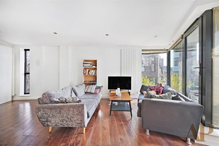 3 Bedroom Flat To Rent In Webber Street, London, SE1