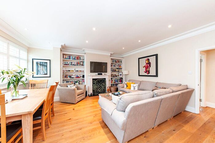 3 Bedroom Flat To Rent In The Brambles, SW19