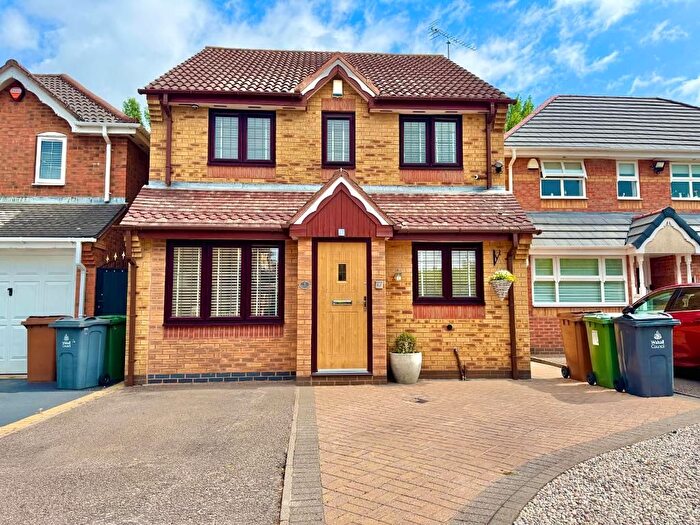 3 Bedroom Detached House For Sale In Bure Grove, Willenhall, West Midlands, WV13