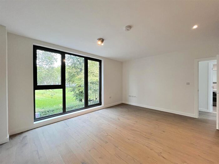 2 Bedroom Flat To Rent In Frobisher Road, London, N8