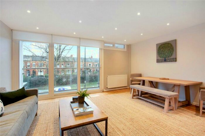 3 Bedroom Maisonette To Rent In Church Road, London, SW13