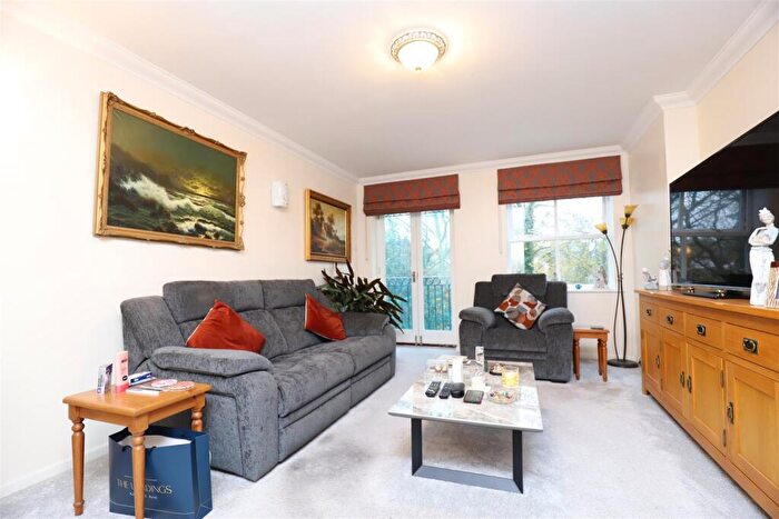 2 Bedroom Apartment For Sale In River Bank Close, Maidstone, ME15