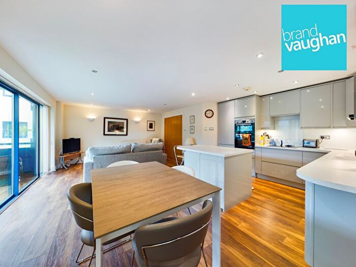2 Bedroom Flat To Rent In York Mansions East, Temple Gardens, Brighton, East Sussex, BN1