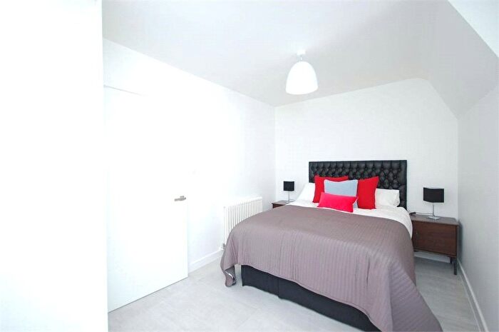 3 Bedroom Flat To Rent In Bank Buildings, High Street, Harlseden, London, NW10