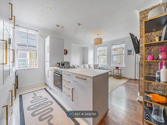 3 Bedroom Flat To Rent In Lyham Road, London, SW2