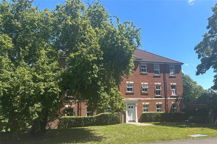 2 Bedroom Flat For Sale In Sycamore Rise, Bracknell, Berkshire, RG12