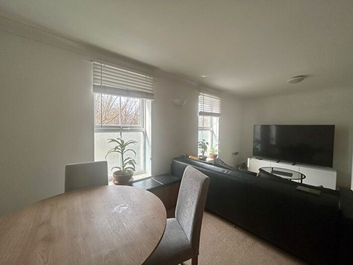 2 Bedroom Flat To Rent In Ock Bridge Place, OX14