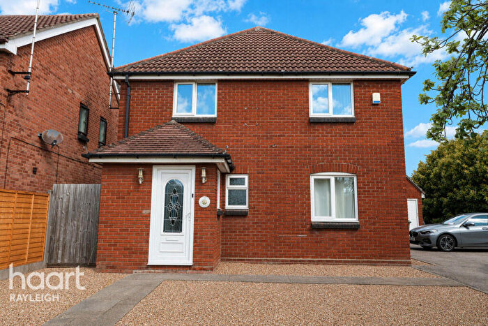 4 Bedroom Detached House To Rent In Tenterfields, Basildon, SS13