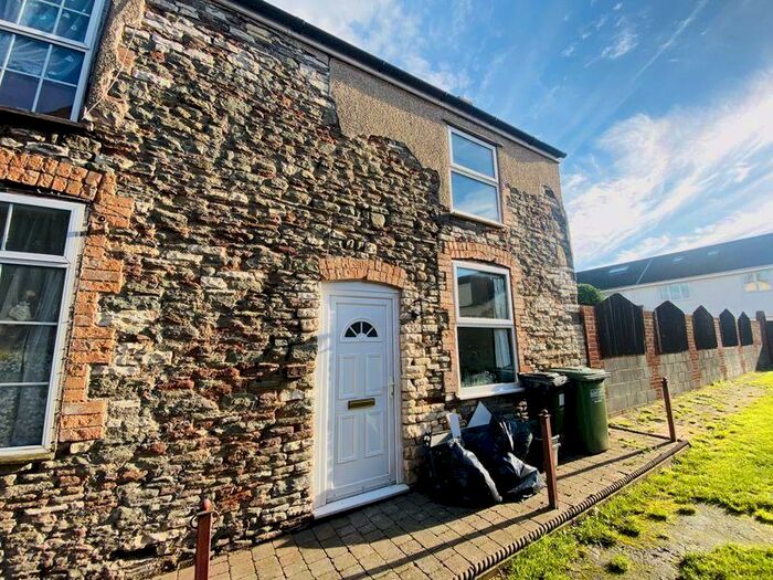 2 Bedroom Cottage To Rent In Court Road, Bristol, BS30