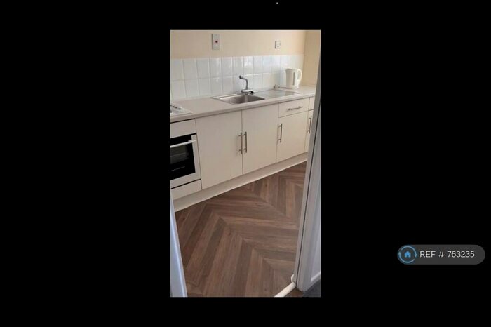 2 Bedroom Flat To Rent In Greenways, Sawtry, Huntingdon, PE28