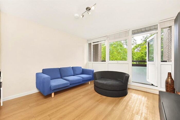 4 Bedroom Flat To Rent In Palace Road, London, SW2
