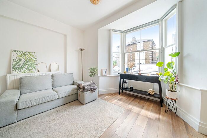 2 Bedroom Flat For Sale In Denmark Road, London, W13