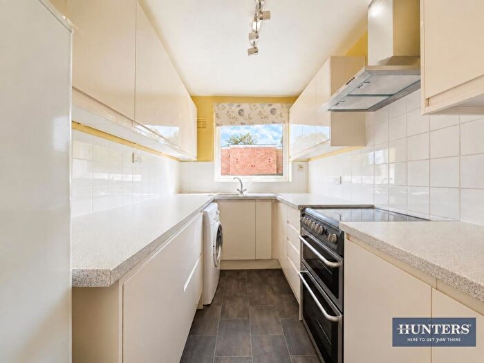 2 Bedroom Flat To Rent In Upton Dene, Sutton, SM2