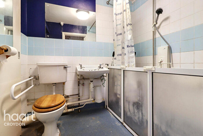 1 Bedroom Block Of Apartments For Sale In Bramley Hill, South Croydon, CR2