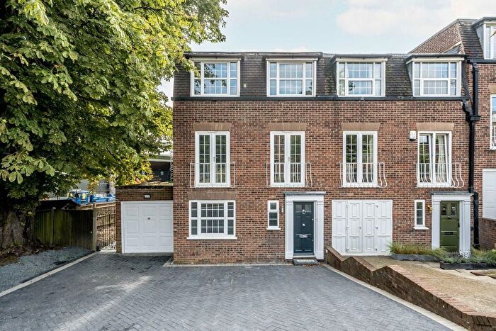 5 Bedroom Property To Rent In Newstead Way, London, SW19