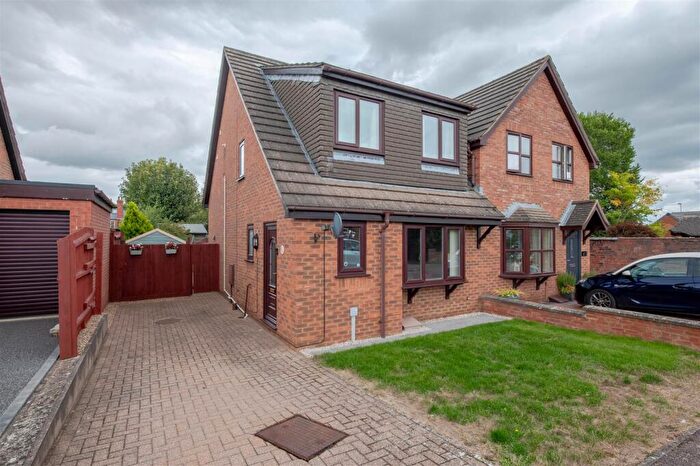 3 Bedroom Semi-Detached House For Sale In Nursery Gardens, Irthlingborough, NN9