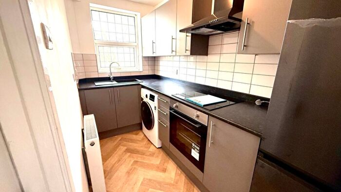 2 Bedroom Flat To Rent In Olivet Road, Woodseat, Sheffield, S8