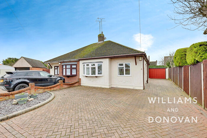 2 Bedroom Bungalow For Sale In Dubarry Close, Thundersley, SS7