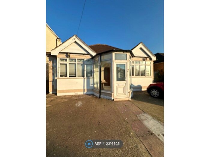 2 Bedroom Bungalow To Rent In Lowermardyke Avenue, Rainham, Essex, RM13