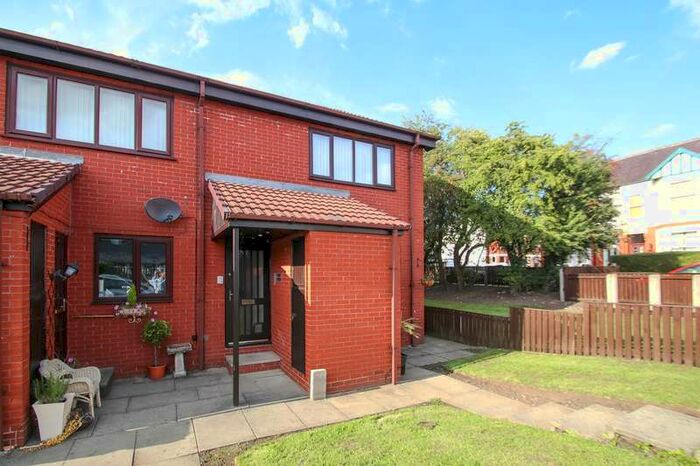 1 Bedroom Apartment To Rent In Roslyn Avenue, Flixton, Manchester, M41