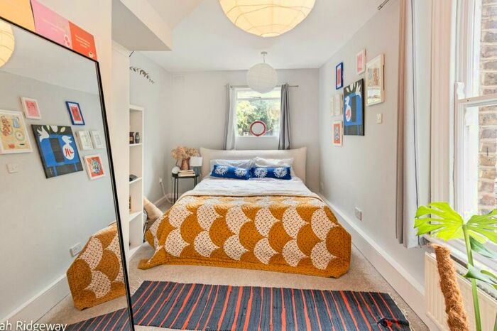 2 Bedroom Apartment To Rent In Grove Hill Road, Camberwell, London, SE5