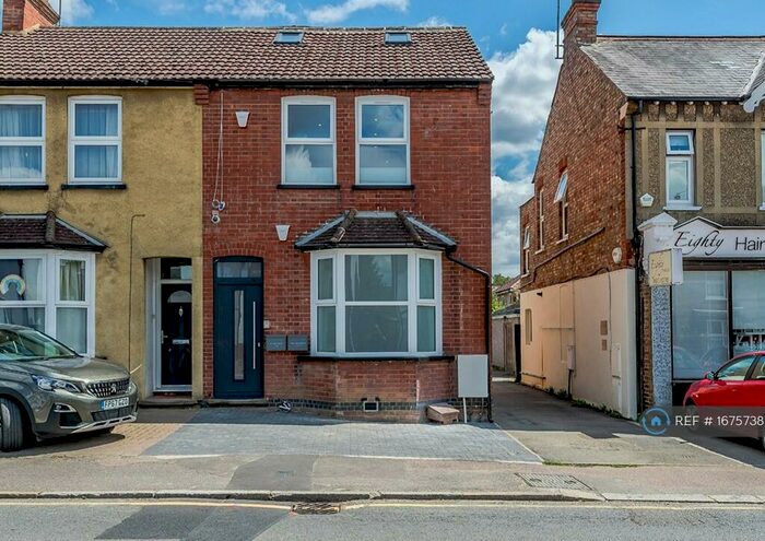 2 Bedroom Flat To Rent In High Street, Northwood, HA6