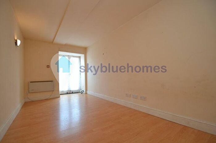 1 Bedroom Flat To Rent In Fosse Road North, Leicester, LE3