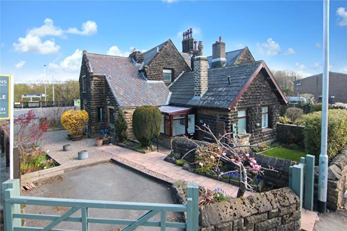 3 Bedroom Semi-Detached House For Sale In Station Road, Steeton, BD20