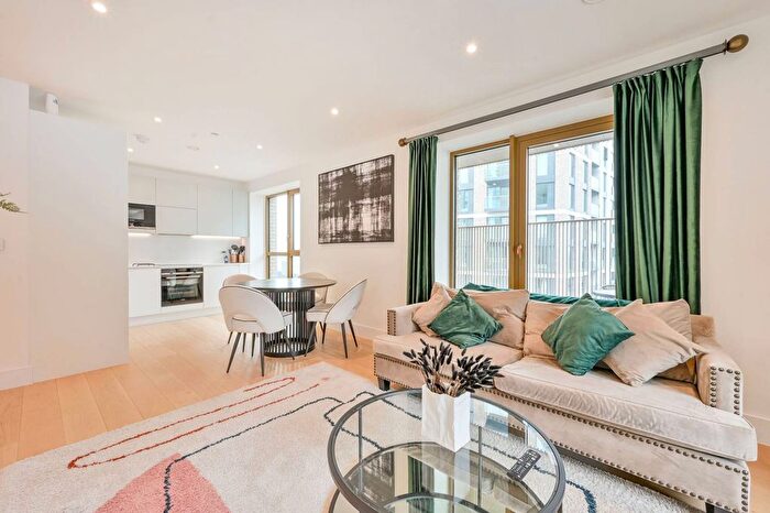 2 Bedroom Flat To Rent In Capital Interchange Way, Hounslow, London, TW8